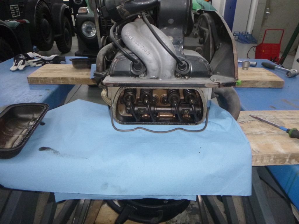 Luftgekühlter VW Motor des Meyers Manx bei der Inspektion